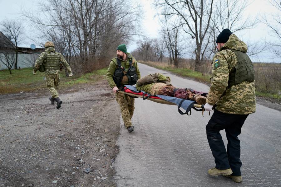 Paramedics of the Ukrainian 5th assault regiment evacuate a wounded Ukrainian soldier on the frontline in New York, Ukraine, on Dec. 21, 2022