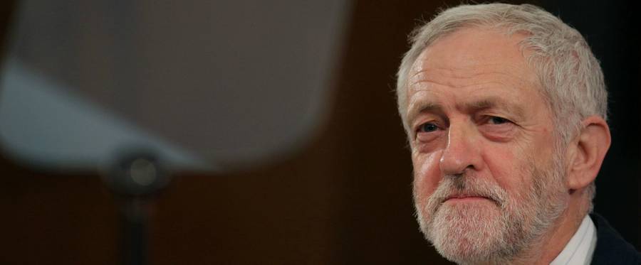 Jeremy Corbyn , the leader of Britain's opposition Labour party, pauses as he delivers a speech in which he set out his case to 'remain and reform Europe' in central London, England, June 2, 2016. 