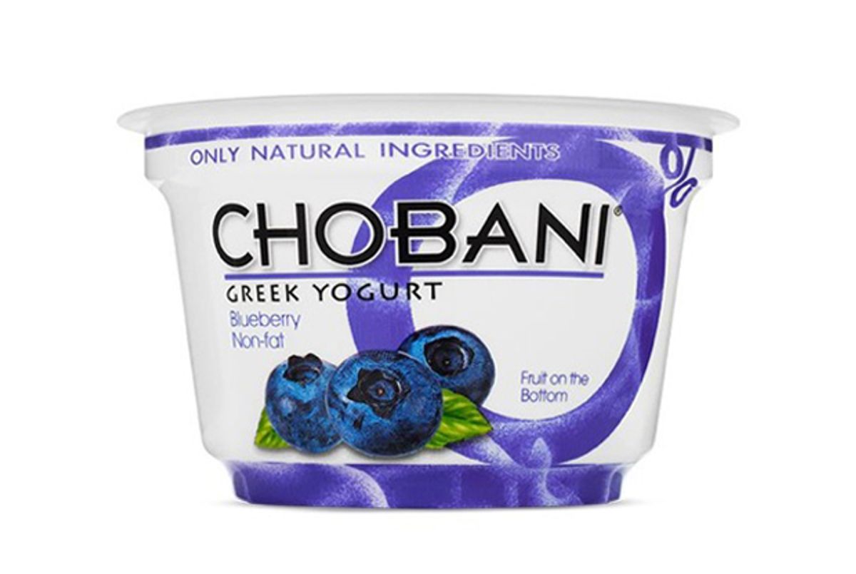 Греческий йогурт. Салат с греческим йогуртом. Chobani Yogurt Blue. Синий йогурт.