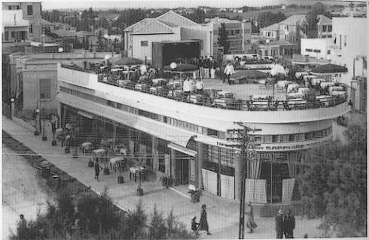 Cafe Gan Raveh on Bialik Street in 1933. Note the gorgeous Bauhaus architecture.