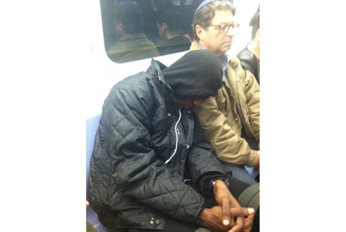 The picture of Isaac Theill that went viral.(Reddit)