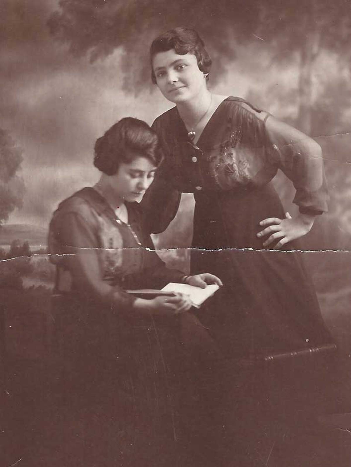 Sylvia and Edith in the United States, c. 1918. (Photo courtesy the author)