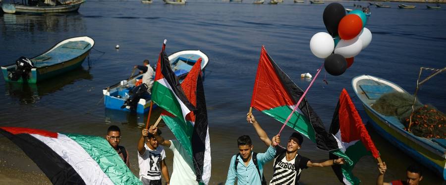 Palestinians show their solidarity with a Gaza-bound flotilla of international activists attempting to break the Israeli blockade on the Hamas-run Gaza Strip at the port in Gaza City, October 5, 2016. 