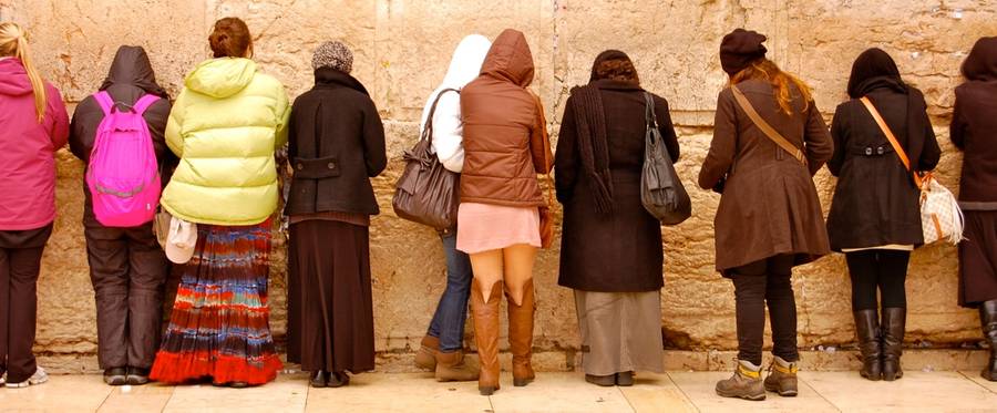 Women praying at the Western Wall (Meaghan O'Neill, Flickr)