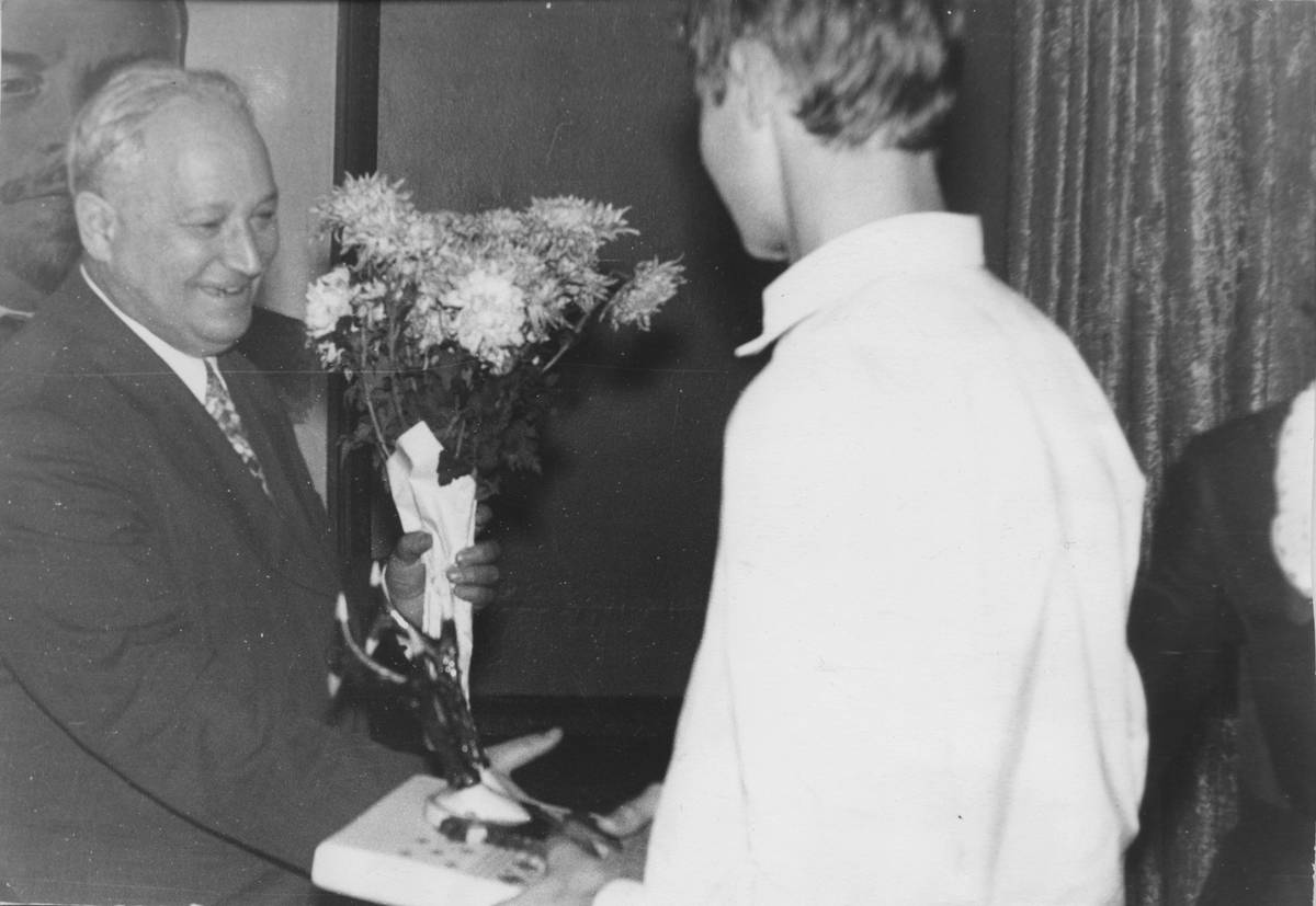 Pechersky at a meeting with schoolchildren, 1970s