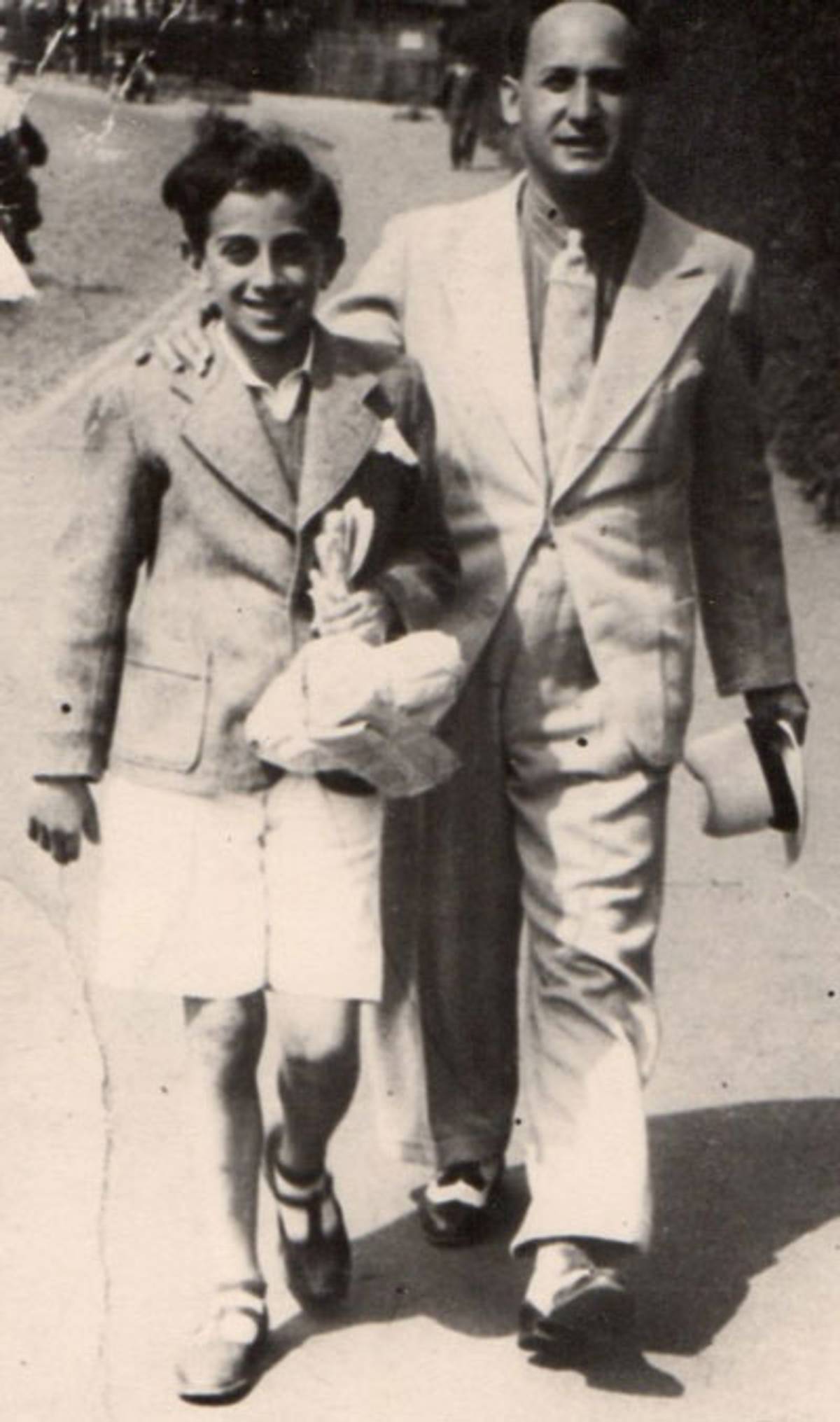 Otto Pelczer with his father in Vienna before the Anschluss (Photo courtesy Jeremy Pelczer)