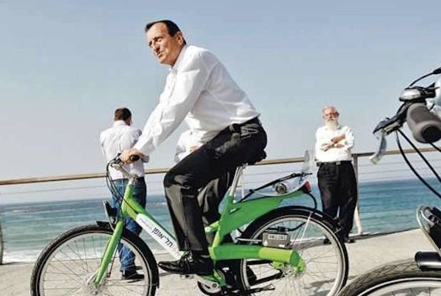 Tel Aviv Mayor Ron Huldai Rides a Rental Bike