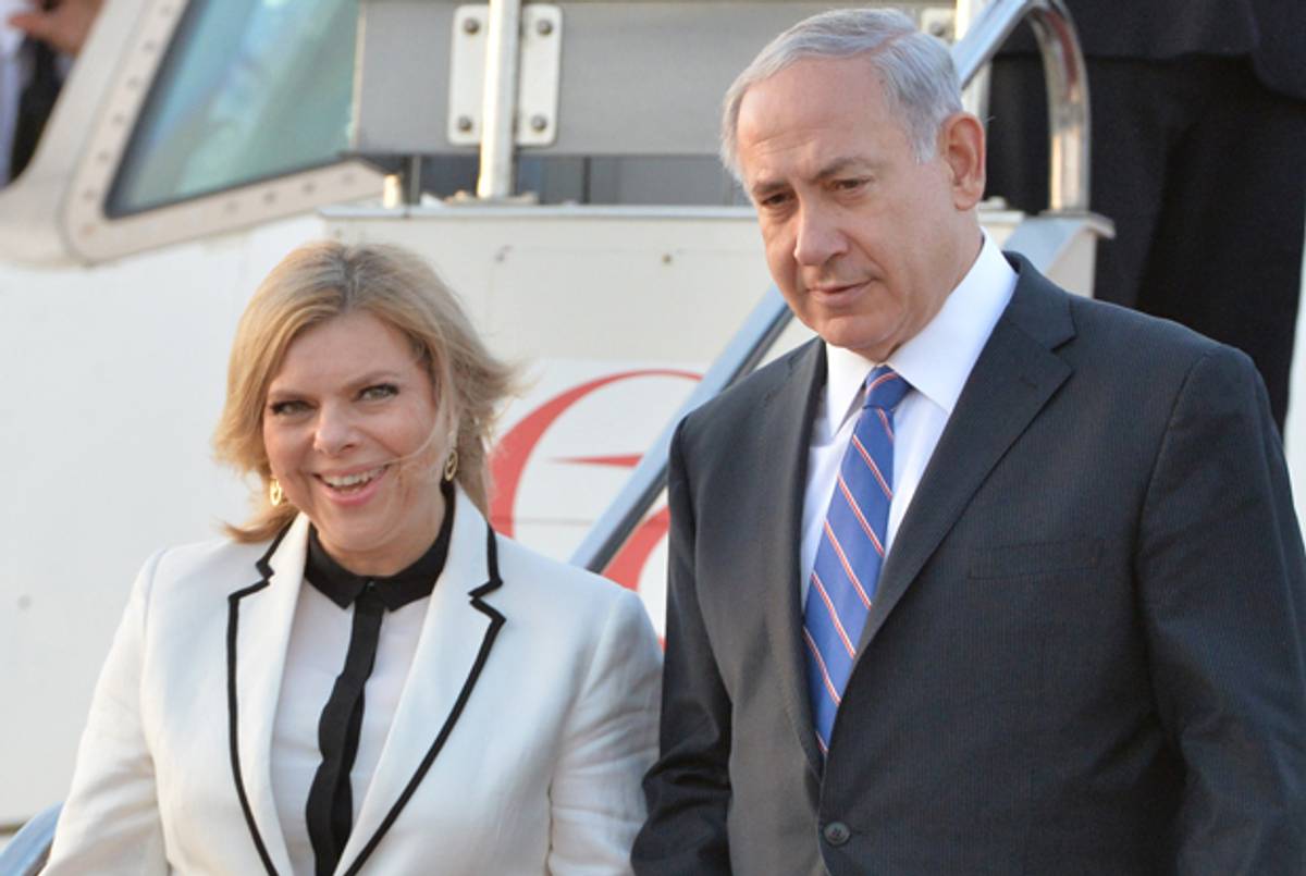 Israeli Prime Minister Benjamin Netanyahu and his wife Sara Netanyahu arrive at Tokyo's Haneda airport on May 11, 2014. (KAZUHIRO NOGI/AFP/Getty Images)