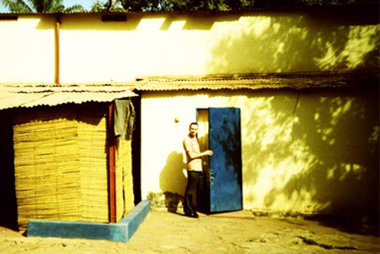 Jeremiah Lockwood outside the studio in Mali where his band, The Sway Machinery, recorded its latest album.(Tatiana McCabe)