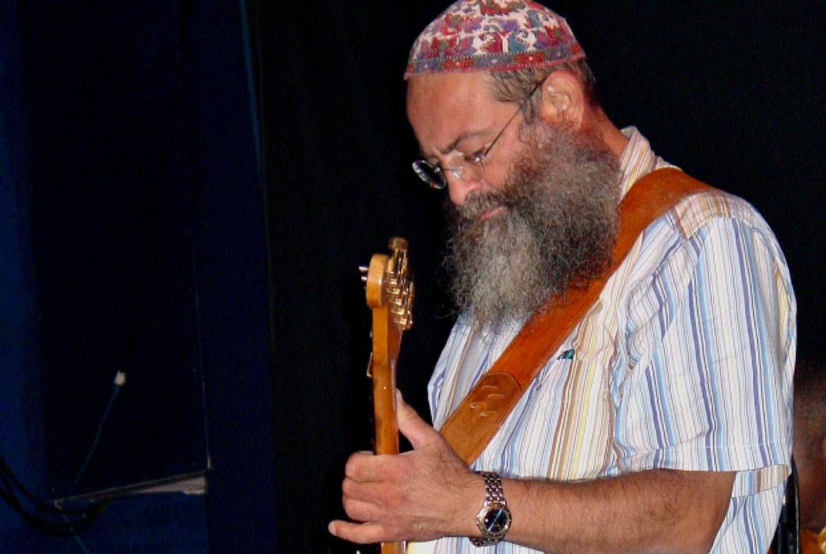 Yossi Piamenta playing at Mexicali Blues Cafe in Teaneck, New Jersey (Wikimedia)