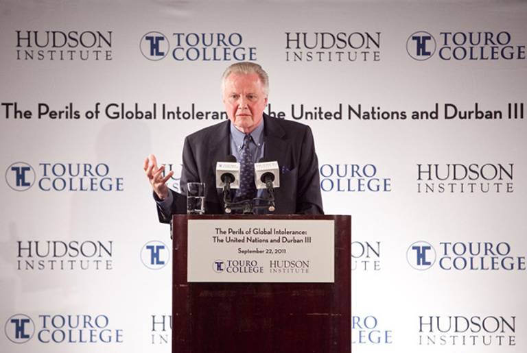 Voight at “The Perils of Global Intolerance: The United Nations and Durban III” conference, September 22, 2011.(85 Photo Productions Inc.)