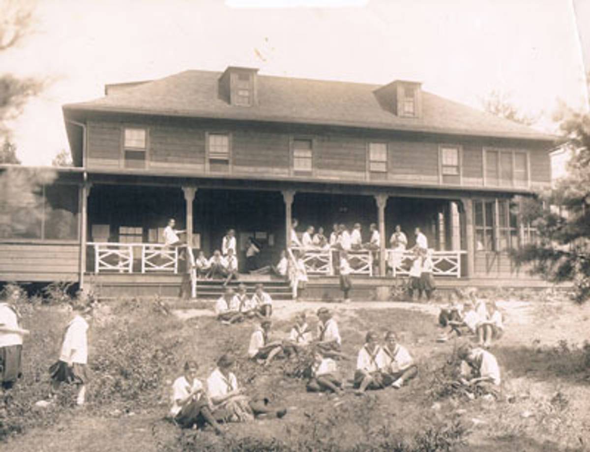 Camp Walden’s Main House surrounded by campers, 1920s. (Camp Walden)