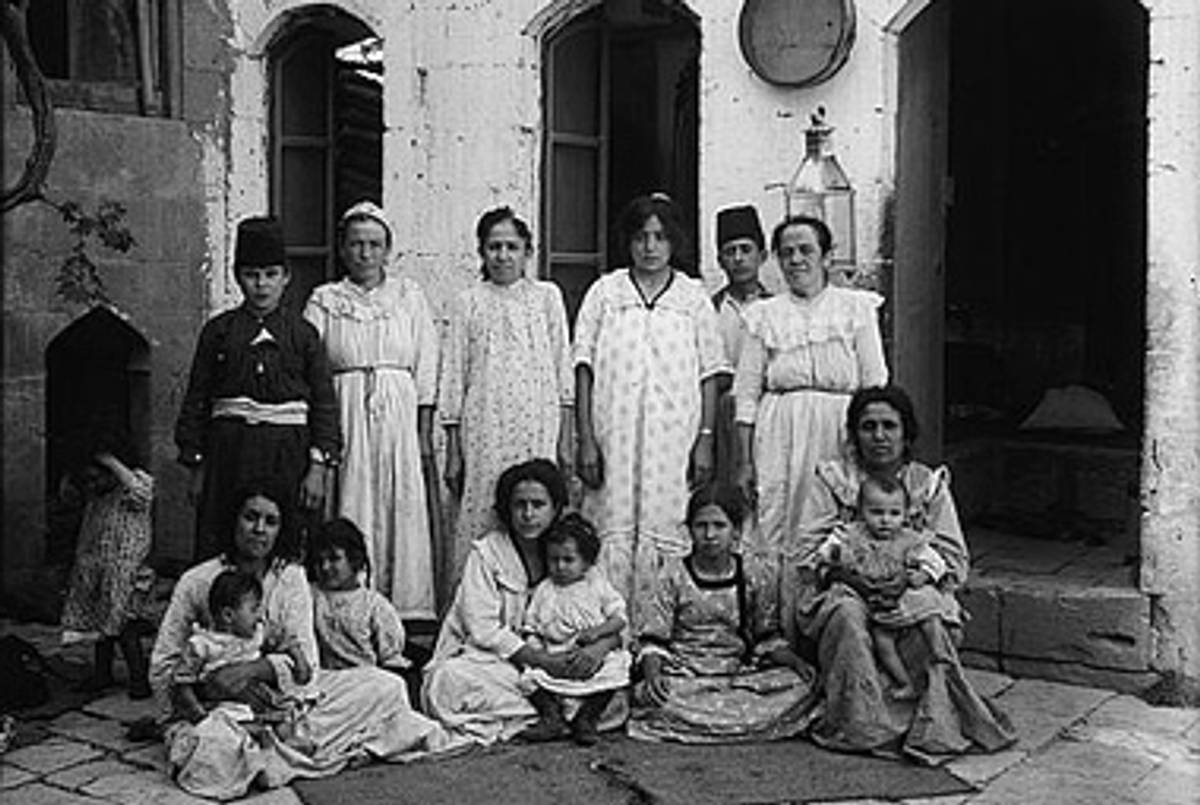 A Jewish family in Aleppo, Syria, circa 1910.(Library of Congress)