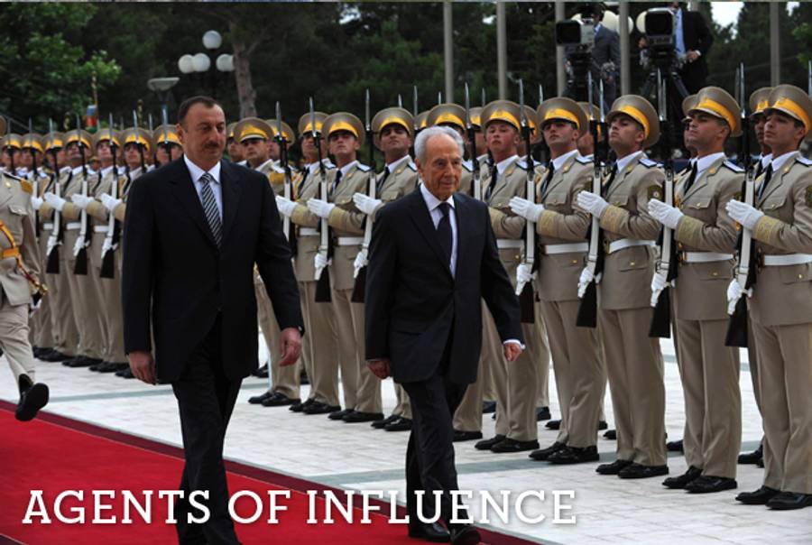 Israeli President Shimon Peres (right) and Azerbaijani President Ilham Heydar oglu Aliyev at the presidential palace on June 28, 2009 in Baku, Azerbaijan. (Amos Ben Gershom/GPO via Getty Images)
