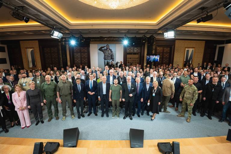 Participants of the 17th Yalta European Strategy (YES) Annual Meeting in Kyiv, Ukraine, September 2022. President Volodymyr Zelensky appears at center.