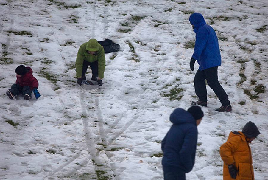 Israelis play in the snow on January 8, 2015 in Jerusalem, Israel. Not so for students in Tzfat. (Lior Mizrahi/Getty Images)