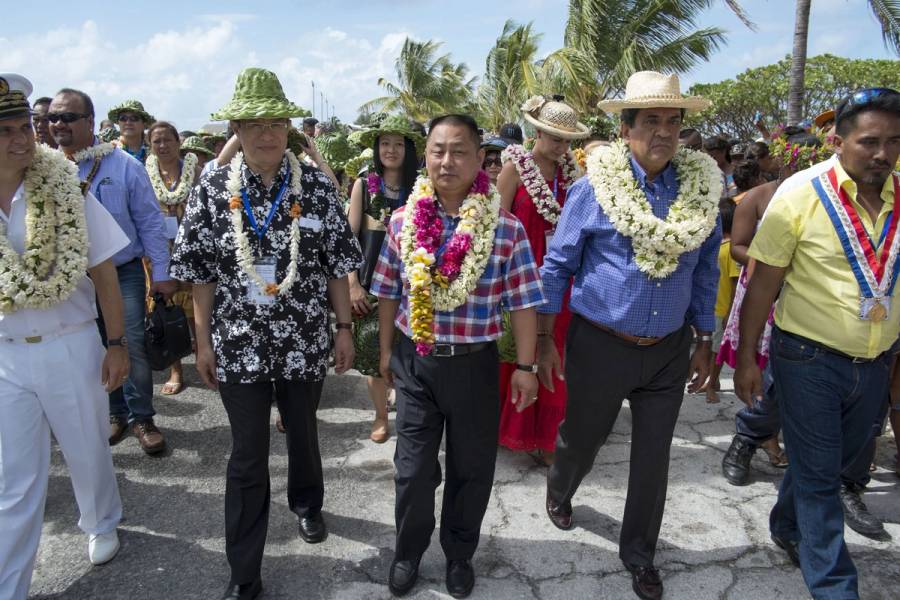 Jiansan Jia, deputy director of the Fisheries and Aquaculture Department at the United Nations (left), President of Tahiti Nui Ocean Foods Wang Cheng (center), and President of French Polynesia Edouard Fritch (right) on the Hoa atoll in the Tuamotu Archipelago in French Polynesia on May 6, 2015