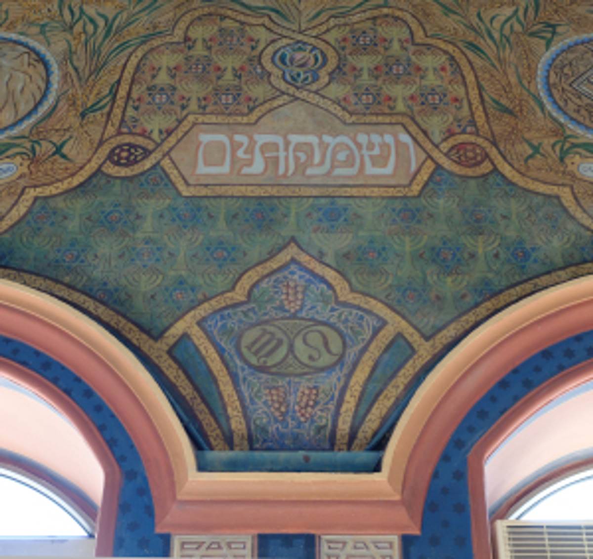 New restoration of the murals at the Ades Synagogue, Jerusalem. (Photo: Matti Friedman)