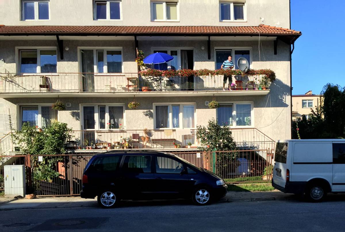 A block of apartments in Bronowice. (Photo: Noah Lederman)
