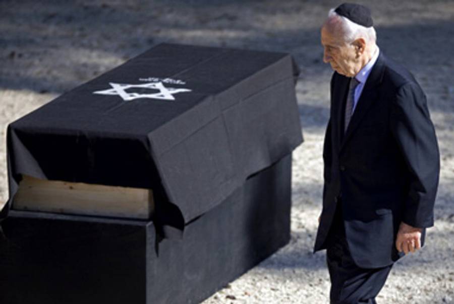 President Shimon Peres at his wife’s funeral today.(Oded Balilty/AFP/Getty Images)
