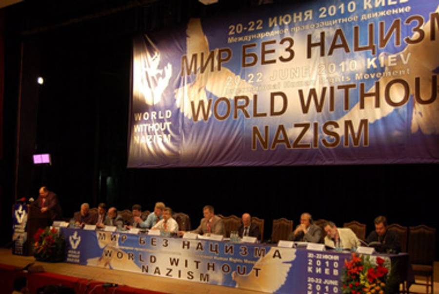 Boris Shpigel, far left, speaking at the World Without Nazism conference.(World Congress of Russian Jewry)