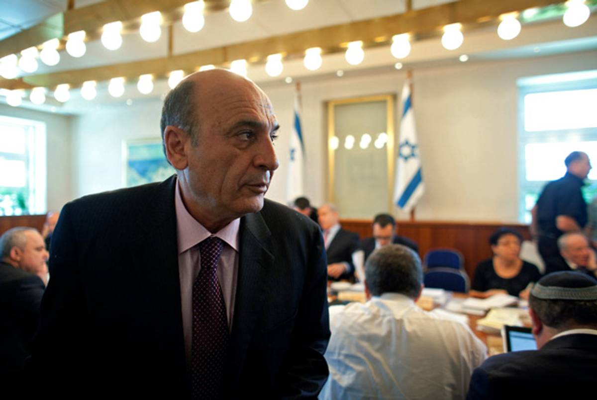 Kadima leader Shaul Mofaz at last Sunday's cabinet meeting.(Uriel Sinai/AFP/GettyImages)