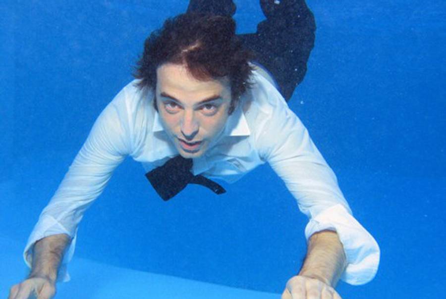 Etgar Keret, underwater.(Moshe Shai)