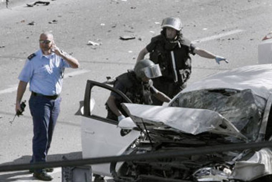 Police inspect the scene of an explosion that killed crime figure Yaacov Alperon in 2008.(Jack Guez/AFP/Getty Images.)
