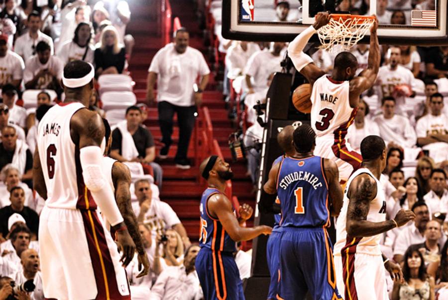 Dwayne Wade dunks as Amar'e Stoudemire (#1) and LeBron James (#6) look on in the Knicks-Heat playoff series.(Marc Serota/Getty Images)