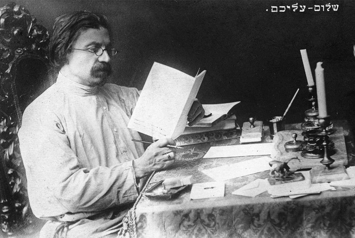 Sholem Aleichem wears the "Gorky Shirt"(YIVO Institute for Jewish Research, New York)