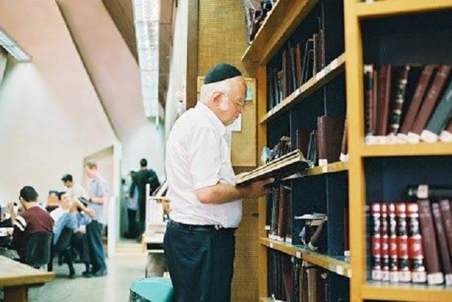 Rabbi Aharon Lichtenstein at Yeshivat Har Etzion. (Yeshivat Har Etzion)