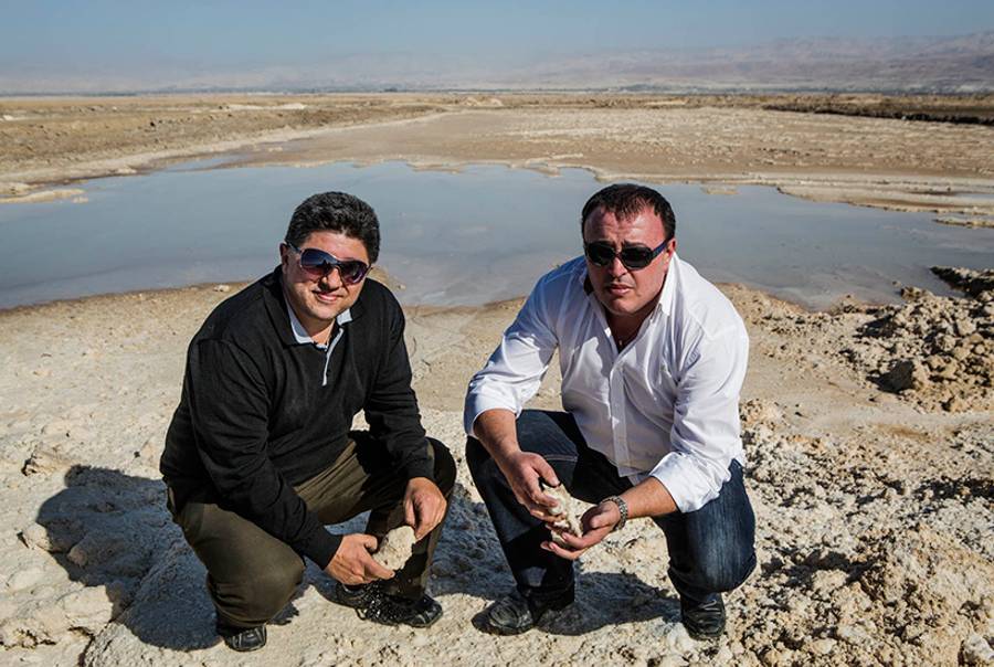 Hoosam Hallak and Alon Lior at the Dead Sea.(Nir Kafri)