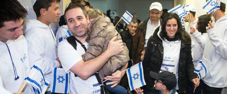A family from France making aliyah arrives at Ben Gurion International Airport in Lod, Israel, December 8, 2015. 