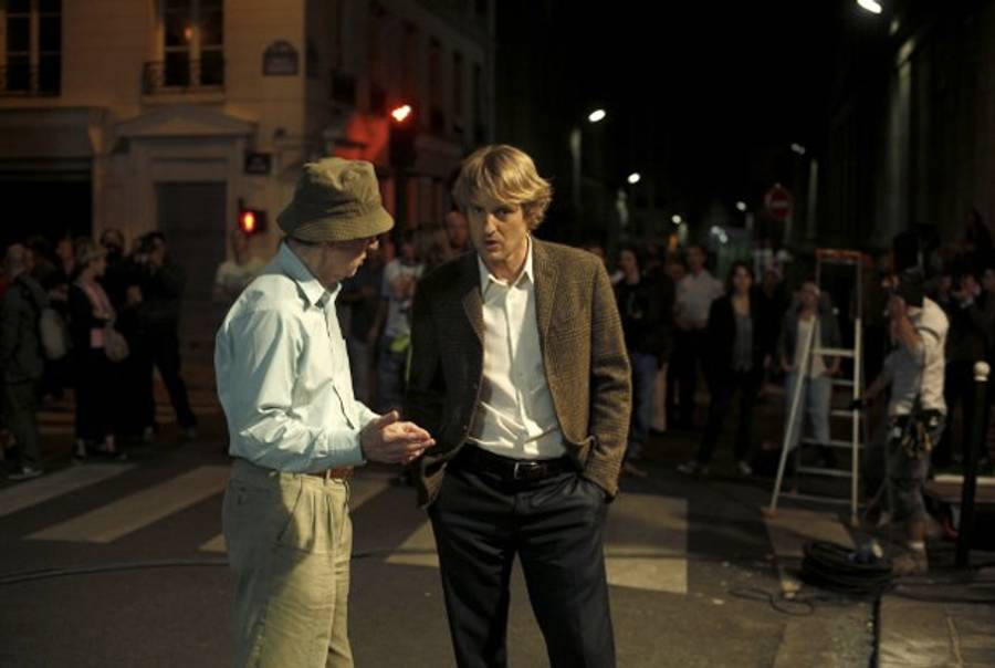 Woody Allen directing Owen Wilson on the set of Midnight in Paris.(IMDB)