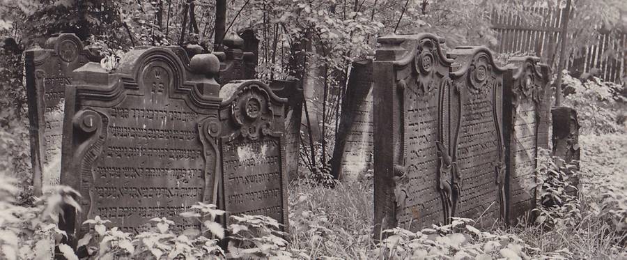 Matzevot at the Breslau Jewish Cemetery on Claassenstrasse, early 20th c.