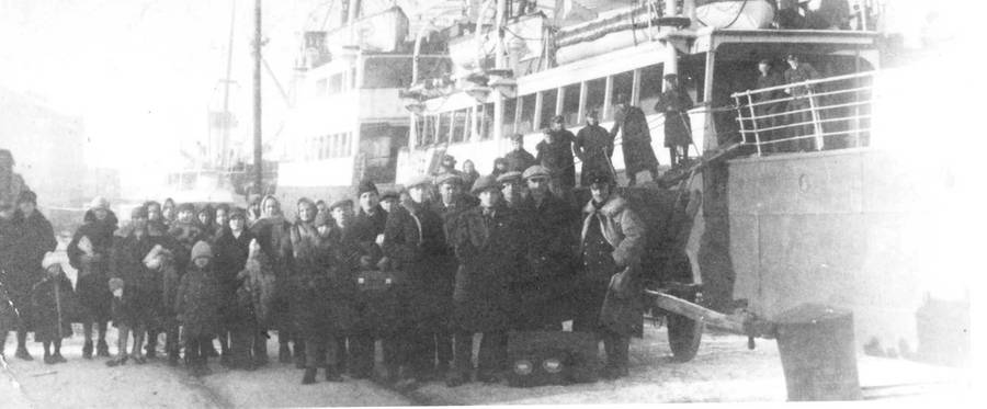 Immigrants at dock, circa 1920.