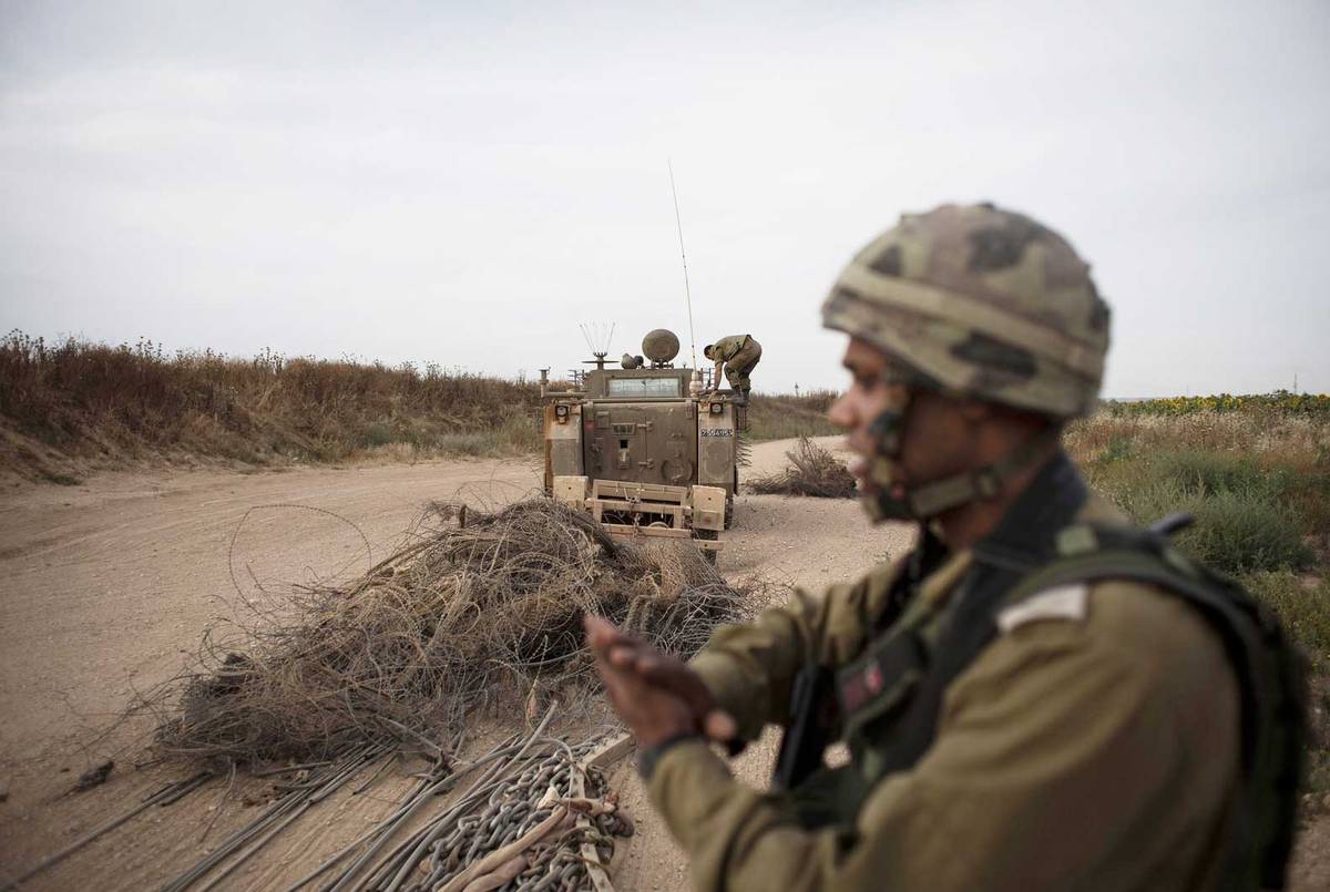 A Bedouin soldier patrols the border of Israel and the Gaza Strip May 19, 2014 in Nahal-Oz, Israel. (Photo: Ilia Yefimovich/Getty Images)