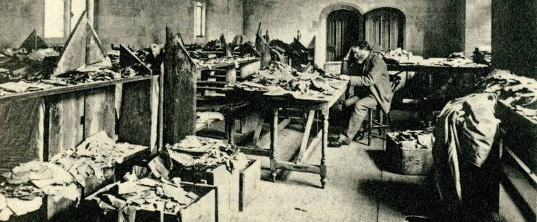Solomon Schechter at work in Cambridge University Library, 1898.