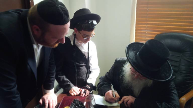 Yossi's son-in-law Moshe Bergstein, Shimi Bergstein, and the Munkatcher Rebbe on the morning on February 23.(Yossi Green)