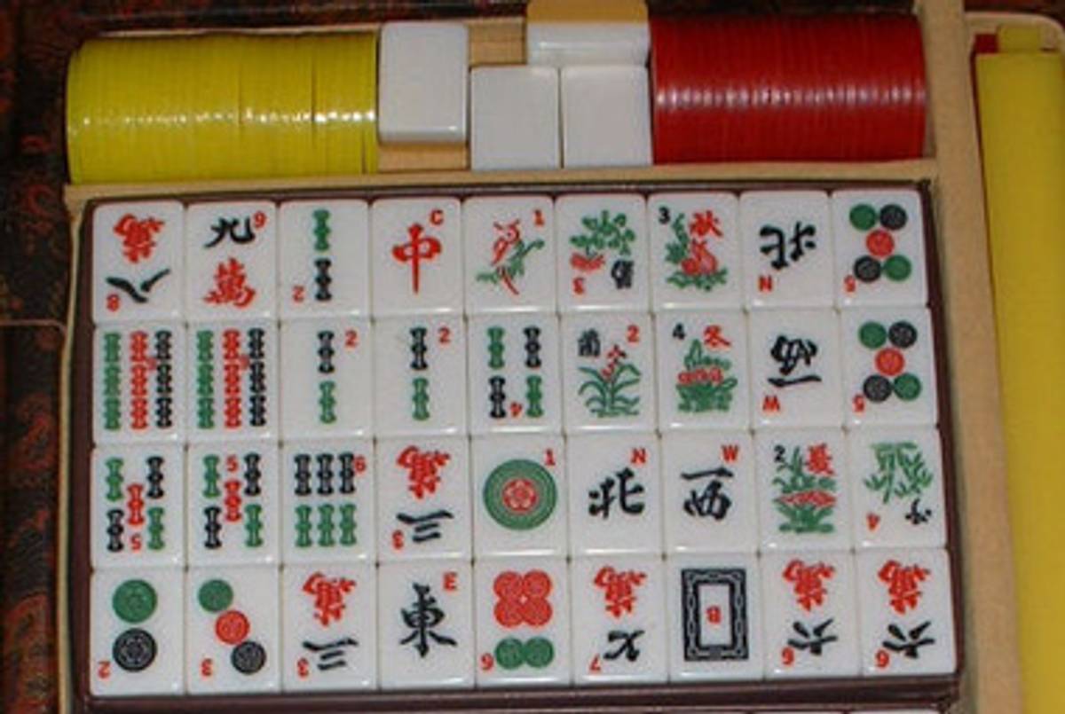 Mah-jongg tiles.(Wikipedia)
