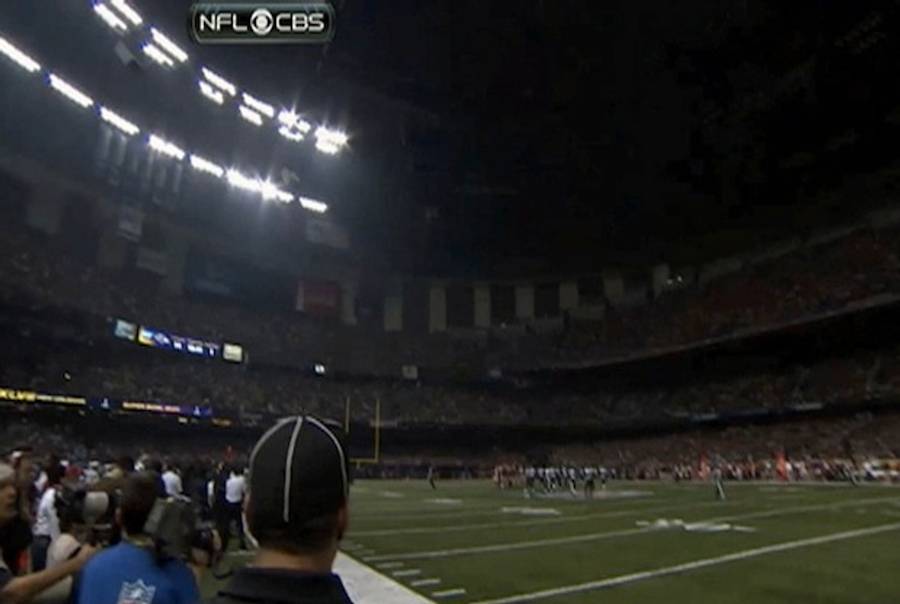 Last Night's Super Bowl Plunged in Semi-Darkness(screengrab)