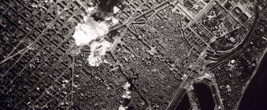 Aerial bombing of Barcelona, 17 March 1938, by the Italian air force.(Photo: Wikipedia)