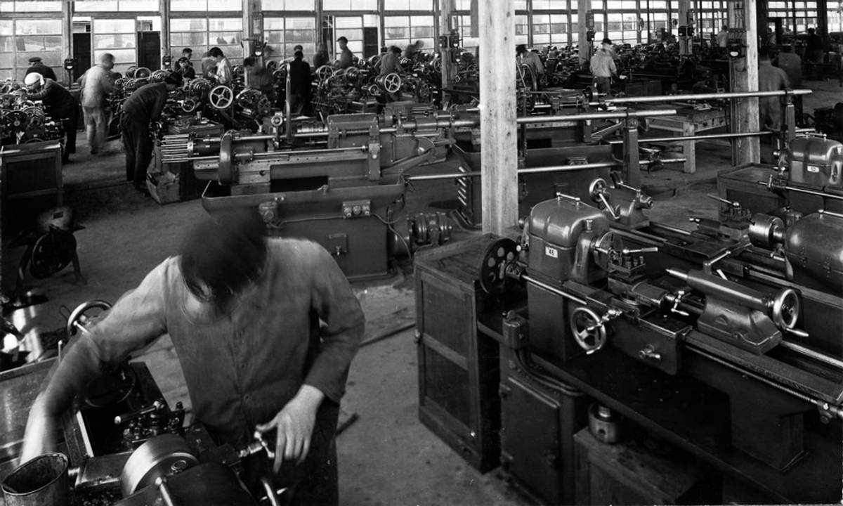 The lathe department in Foerster’s factory