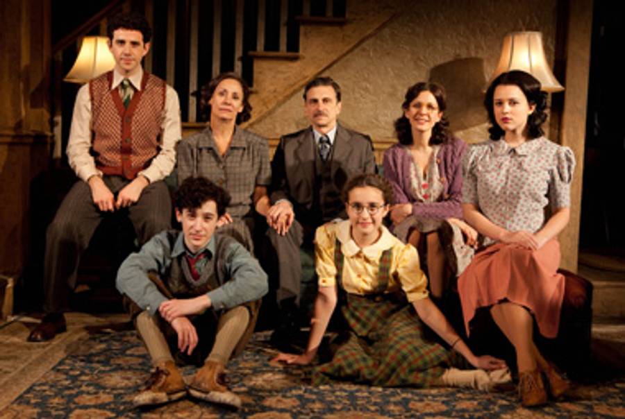 The cast of the current New York revival of Brighton Beach Memoirs(© Joan Marcus)