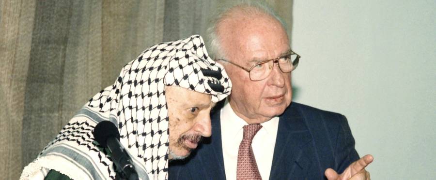 Israeli Prime Minister Yitzhak Rabin (R) speaks to PLO Chairman Yasser Arafat (L) on September 25, 1994 during their meeting at Erez checkpoint.