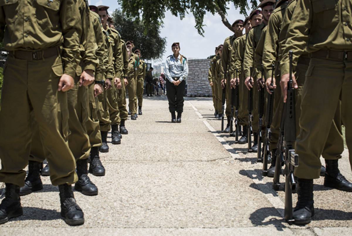Honour Guard during the funeral of Major Tsafrir Bar-Or on July 21, 2014 in Holon, Israel.(Ilia Yefimovich/Getty Images)