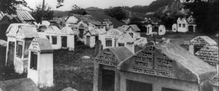 A Jewish cemetery in 1922, in present-day Žirmūnai, Vilnius.
