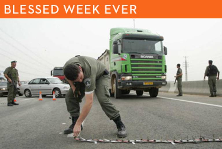 Israeli border police set up a roadblock(Uriel Sinai/Getty Images)