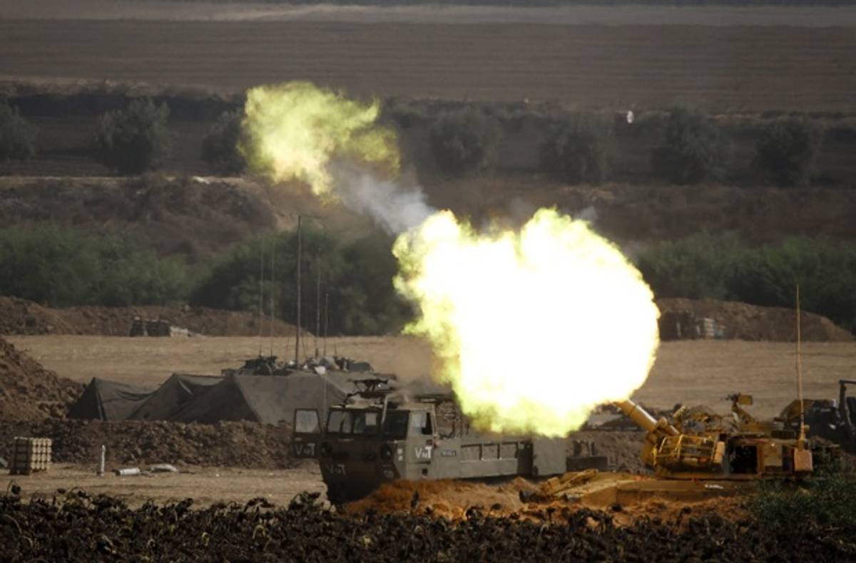 An Israeli artillery gun fires a 155mm shell towards targets from their position near Israel's border with the Gaza Strip on July 30, 2014. (Getty Images)
