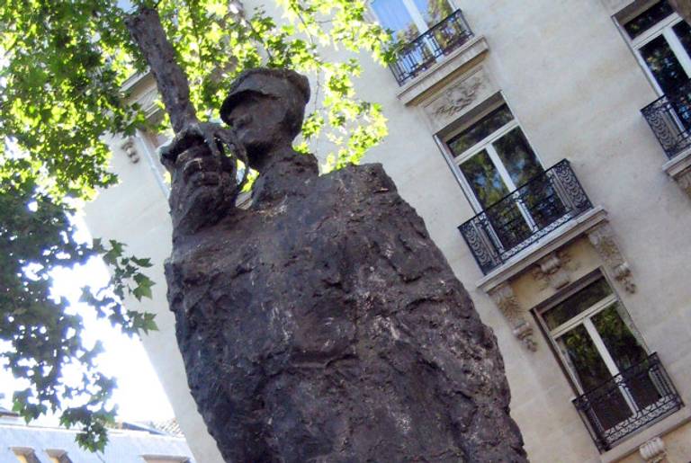 “Hommage au Capitaine Dreyfus,” in the Square Pierre Lafue.(Thomas A. Bass)